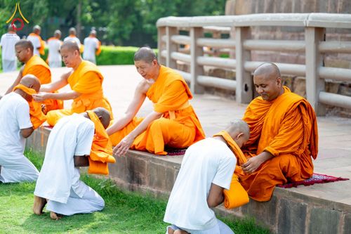 ภาพ No.231079:วันที่ 1 กรกฎาคม พ.ศ. 2568 โครงการบรรพชาสามเณร 300 รูป ถวายเป็นพุทธบูชา  วันอาสาฬหบูชา ณ จุดกำเนิดพระรัตนตรัย  ต้นแหล่งธัมมจักกัปปวัตตนสูตร เมืองพาราณสี  สารนาถ ประเทศอินเดีย