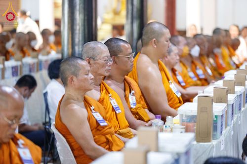 ภาพ No.202182:พิธีเจริญพระพุทธมนต์ ปฏิบัติธรรม มอบทุนการศึกษา ถวายสังฆทาน 108 วัด เพื่อถวายเป็นพุทธบูชา และขับเคลื่อนโครงการหมู่บ้านรักษาศีล 5 โดยคณะสงฆ์จังหวัดนครปฐม คณะศิษยานุศิษย์วัดพระธรรมกาย โครงการธรรมยาตรา ปีที่ 13 ณ วัดบางปลา อำเภอบางเลน จังหวัดนครปฐม