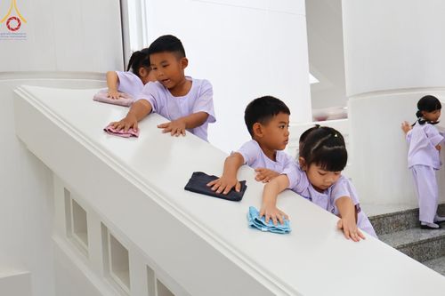 ภาพ No.144652:ชาวอำเภอคลองหลวง จังหวัดปทุมธานี ถวายเทียนพรรษามหามงคล เนื่องในเทศกาลเข้าพรรษา ประจำปี 2567 แด่คณะสงฆ์วัดพระธรรมกาย  วันพฤหัสบดีที่ 18 กรกฎาคม พ.ศ. 2567