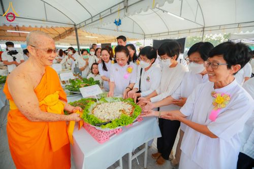 ภาพ No.117444:พิธีถวายภัตตาหารเป็นสังฆทาน แด่คณะพระธรรมยาตรา วันที่ 23 มกราคม พ.ศ. 2567 ณ อนุสรณ์สถานบางปลา อ.บางเลน จ.นครปฐม