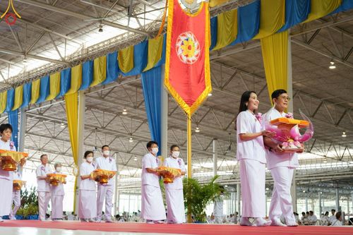 ภาพ No.99825:พิธีทอดผ้าป่า ต้นสมบัติจักรพรรดิ ในวันอาทิตย์ที่ 3 ธันวาคม พ.ศ. 2566 ณ สภาธรรมกายสากล วัดพระธรรมกาย จ.ปทุมธานี