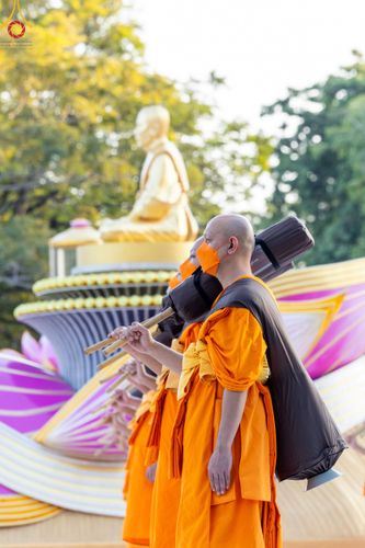 ภาพ No.104428:พระธรรมยาตราร่วมปฏิบัติธรรม และถ่ายภาพหมู่ประวัติศาสตร์ หน้ามหาวิหารพระมงคลเทพมุนี วันที่ 27 ธันวาคม พ.ศ. 2566