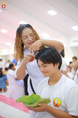 ภาพ No.213818:วันเสาร์ที่ 29 มีนาคม พ.ศ. 2568 พิธีตัดปอยผม ขอขมาผู้ปกครอง มอบบาตร-ผ้าไตร และพิธีบรรพชาสามเณร ณ ศูนย์ปฏิบัติธรรมจังหวัดระยอง (บ้านช่องลม) ต.บางบุตร อ.บ้านค่าย จ.ระยอง