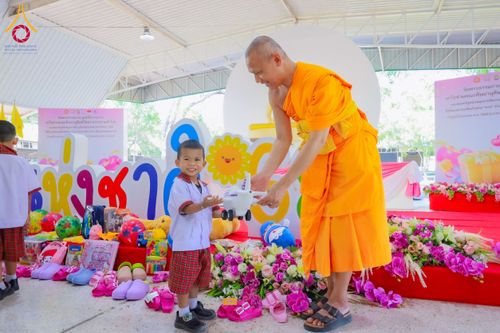 ภาพ No.193537:วัดพระธรรมกาย และ มูลนิธิธรรมกาย มอบของขวัญสนับสนุนงานวันเด็ก วันที่ 8 มกราคม พ.ศ. 2568 ณ อาคารโถงช้างฯ วัดพระธรรมกาย อ.คลองหลวง จ.ปทุมธานี