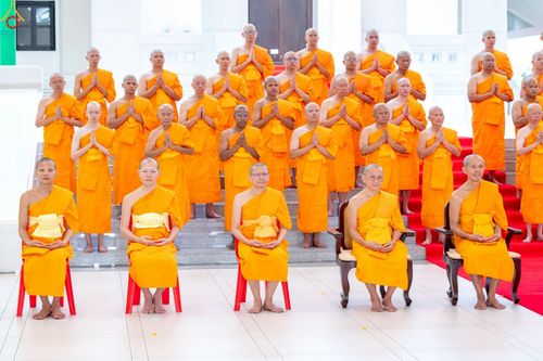 ภาพ No.229186:วันเสาร์ที่ 14 มิถุนายน พ.ศ. 2568 พิธีบรรพชา , พิธีถวายบาตร , พิธีอุปสมบท ในโครงการบรรพชาอุปสมบทหมู่ ผู้บริหารรุ่นที่ 15 และ อุดมศึกษา รุ่นที่ 52 ณ โบสถ์พระไตรปิฎก วัดพระธรรมกาย