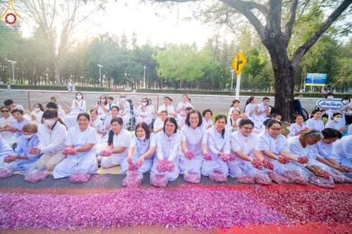 ภาพ No.120051:พิธีต้อนรับพระธรรมยาตรา ในโครงการธรรมยาตรา กตัญญูบูชา มหาปูชนียาจารย์ พระมงคลเทพมุนี(สด จนฺทสโร) พระผู้ปราบมาร อนุสรณ์สถาน 7 แห่ง ปีที่ 12 วันที่ 28 มกราคม พ.ศ. 2567 ณ วัดพระธรรมกาย จ.ปทุมธานี