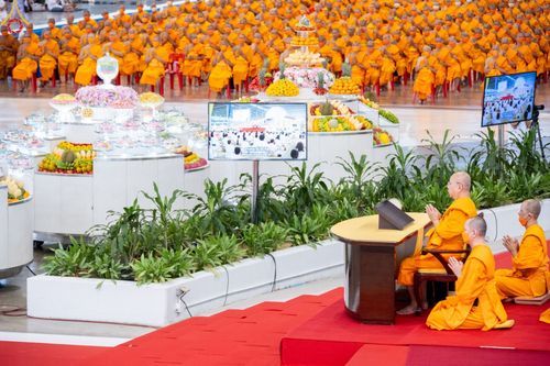 ภาพ No.86875:พิธีตักบาตร , พิธีบูชาข้าวพระ , พิธีจุดเทียนใจ ไฟนิรันดร์ อนันตชัย ในวันอาทิตย์ต้นเดือน 3 กันยายน พ.ศ. 2566 ณ วัดพระธรรมกาย