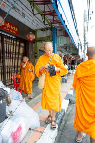 ภาพ No.245859:วันที่ 13-14 กันยายน พ.ศ. 2568 เจ้าหน้าที่ทุกสถานะ ทุกส่วนงาน ร่วมแรงร่วมใจ ปฏิบัติหน้าที่ เตรียมงาน เก็บงาน ตักบาตรพระ 555 รูป อ.เบตง จยะลา