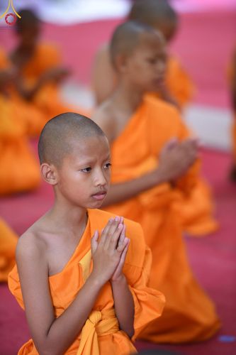 ภาพ No.135606:พิธีขอขมามอบผ้าไตร, พิธีบรรพชาสามเณร ในโครงการบรรพชาสามเณร ฟื้นฟูพระพุทธศาสนาทั่วไทย ณ วัดพระพุทธบาท ราชวรมหาวิหาร อ.พระพุทธบาท จ.สระบุรี วันที่ 6 เมษายน พ.ศ. 2567