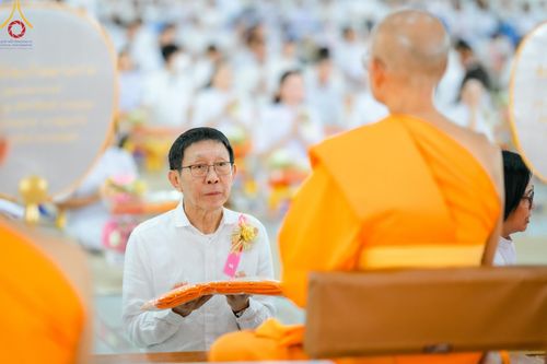 ภาพ No.153001:พิธีถวายภัตตาหารเมนูสวรรค์ ในพรรษาแห่งการเข้าถึงธรรม วันอังคารที่ 10 กันยายน พ.ศ. 2567 ครบรอบ 24 ปี วันละสังขาร คุณยายอาจารย์มหารัตนอุบาสิกาจันทร์ ขนนกยูง ณ หอฉันคุณยายอาจารย์ฯ วัดพระธรรมกาย