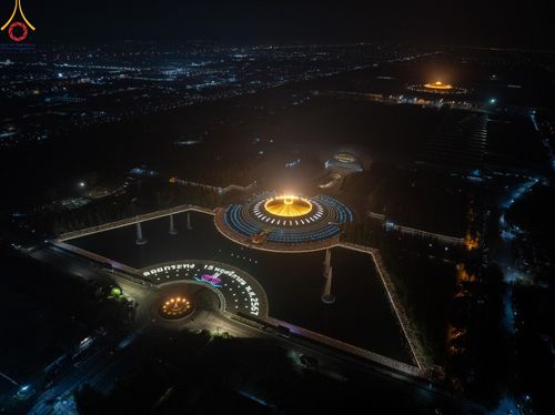 ภาพ No.170334:พิธีลอยกระทงธรรม ณ สระเศรษฐีทะเลบุญ มหาวิหารพระมงคลเทพมุนีฯ วัดพระธรรมกาย วันศุกร์ที่ 15 พฤศจิกายน พ.ศ.2567 (วันเพ็ญ 15 ค่ำ เดือน 12)