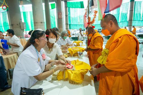 ภาพ No.123609:พิธีถวายสลากภัต แด่พระภิกษุสงฆ์ เพื่อโครงการธรรมยาตรา กตัญญูบูชา มหาปูชนียาจารย์ พระมงคลเทพมุนี (สด จนฺทสโร) พระผู้ปราบมาร อนุสรณ์สถาน 7 แห่ง ปีที่ 12 ระหว่างวันที่ 2 - 31 มกราคม พ.ศ.2567