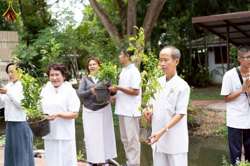 ภาพ No.238574:วันอาทิตย์ที่ 17 สิงหาคม พ.ศ. 2568 พิธีทอดผ้าป่าบำรุงศูนย์อบรมเยาวชนนครปฐม ครบรอบ 14 ปี และพิธีปลูกต้นไม้รอบสระเศรษฐี ณ ศูนย์อบรมเยาวชนนครปฐม