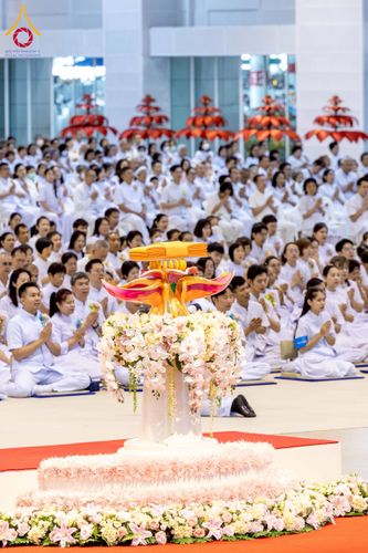 ภาพ No.264336:วันอาทิตย์ที่ 2 พฤศจิกายน พ.ศ. 2568 พิธีบูชาข้าวพระ ณ สภาธรรมกายสากล วัดพระธรรมกาย