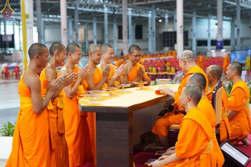 ภาพ No.153232:พิธีมุทิตาสักการะ พระภิกษุ-สามเณร ผู้สอบไล่ได้เปรียญธรรม ประโยค 1-2 ถึงประโยค ป.ธ.9 และบาลีศึกษา ประโยค1-2 ถึง บ.ศ.9 , พิธีมอบดวงแก้วสามเณรผู้ทรงบาลีไวยากรณ์ วัดพระธรรมกาย และ ศูนย์ส่งเสริมศีลธรรมในประเทศและต่างประเทศ วันอาทิตย์ที่ 8 กันยายน พ.ศ.2567