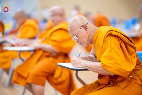 ภาพ No.267252:วันที่ 7 พฤศจิกายน พ.ศ. 2568 พิธีสอบธรรมสนามหลวง นักธรรมชั้นโท - เอก ณ สนามสอบวัดพระธรรมกาย