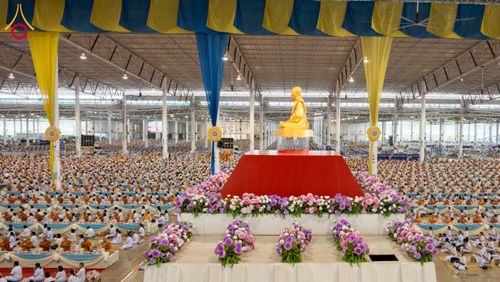 ภาพ No.59982:พิธีเจริญพระพุทธมนต์ "ฉลองอายุวัฒนมงคล 80 ปี หลวงพ่อธัมมชโย" พิธีถวายไทยธรรม คณะสงฆ์ 10,000 กว่าวัดทั่วประเทศ ในวันคุ้มครองโลก วันจันทร์ที่ 22 เมษายน พ.ศ. 2567 ณ สภาธรรมกายสากล วัดพระธรรมกาย จ.ปทุมธานี