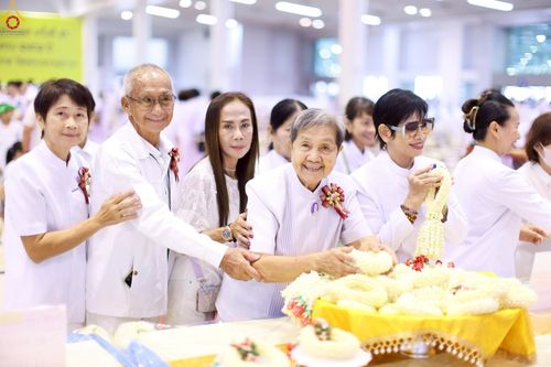 ภาพ No.251290:วันที่ 10 ตุลาคม พ.ศ. 2568 พิธีปฏิบัติธรรม ในวันคล้ายวันเกิด 141 ปี พระมงคลเทพมุนี (สด จนฺทสโร) พระผู้ปราบมาร ณ สภาธรรมกายสากล วัดพระธรรมกาย