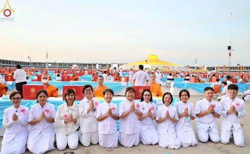 ภาพ No.221596:วันอังคารที่ 22 เมษายน พ.ศ. 2568 ภาพพิธีถวายมหาสังฆทานคณะสงฆ์ 40,000 กว่าวัดทั่วประเทศ เนื่องในวันคุ้มครองโลก ชุดที่ 2 (ปลื้มให้สมการรอคอย) ณ ลานธรรมพระมหาธรรมกายเจดีย์ วัดพระธรรมกาย