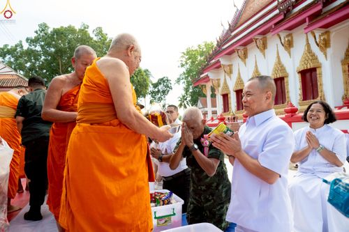 ภาพ No.234417:วันพฤหัสบดีที่ 24 กรกฎาคม พ.ศ. 2568 พิธีถวายสังฆทานแก่คณะสงฆ์ 323 วัด , พิธีมอบกองทุนหนุนแรงใจช่วยครูใต้ , พิธีทำบุญส่วนกุศลแด่ผู้วายชนม์ ในเหตุการณ์ความไม่สงบ 4 จังหวัด ชายแดนภาคใต้ (ปัตตานี , ยะลา , นราธิวาส , สงขลา) ปีที่ 21 ครั้งที่ 179 ณ วัดเวฬุวัน 