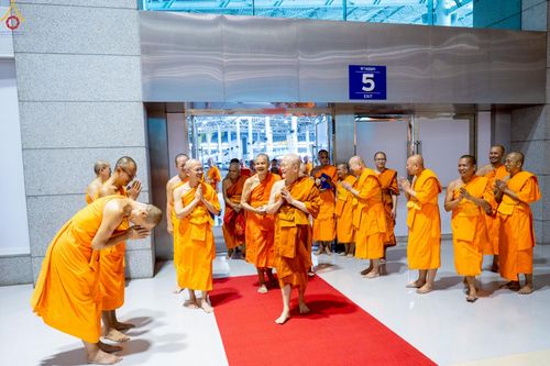 ภาพ No.233804:วันเสาร์ที่ 19 กรกฎาคม พ.ศ.2568 วันมหารำลึก ครั้งที่ 35 พิธีรำลึกถึงนักสร้างบารมี , พิธีสวดพระพุทธมนต์ , พิธีทอดผ้าบังสกุลและถวายไทยธรรม วัดพระธรรมกาย