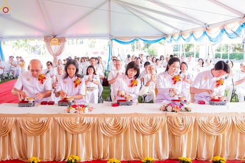 ภาพ No.259348:วันอาทิตย์ที่ 12 ตุลาคม พ.ศ. 2568 พิธีทอดกฐินบรมจักรพรรดิ สร้างอุโบสถ 82 ปี บูชาธรรมหลวงพ่อธัมมชโย ณ วัดพระธรรมกายแคลิฟอร์เนีย ประเทศสหรัฐอเมริกา 