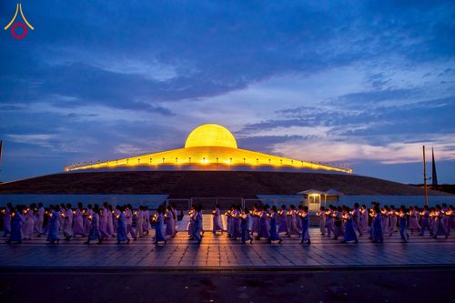 ภาพ No.224250:วันที่ 3-5 พฤษภาคม พ.ศ. 2568  กิจวัตร-กิจกรรมโครงการปฏิบัติธรรมอบรมศีลธรรม “บวชอุบาสิกาแก้ว” ถวายเป็นพระราชกุศล แด่พระบาทสมเด็จพระเจ้าอยู่หัว เนื่องในโอกาสมหามงคล “วันฉัตรมงคล” ณ วัดพระธรรมกาย อ.คลองหลวง จ.ปทุมธานี