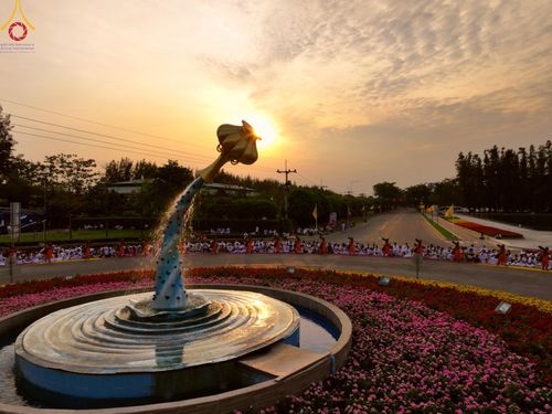 ภาพ No.120442:พิธีต้อนรับพระธรรมยาตรา ในโครงการธรรมยาตรา กตัญญูบูชา มหาปูชนียาจารย์ พระมงคลเทพมุนี(สด จนฺทสโร) พระผู้ปราบมาร อนุสรณ์สถาน 7 แห่ง ปีที่ 12 วันที่ 28 มกราคม พ.ศ. 2567 ณ วัดพระธรรมกาย จ.ปทุมธานี (ชุดที่ 2)