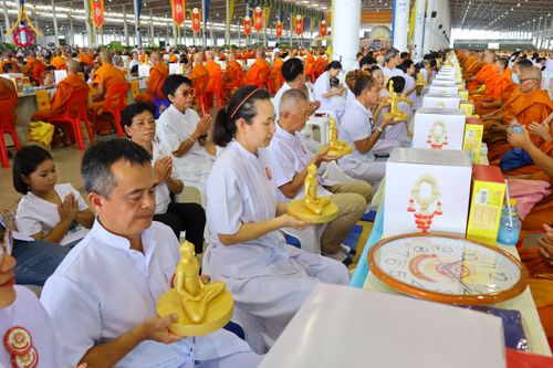 ภาพ No.60073:พิธีเจริญพระพุทธมนต์ "ฉลองอายุวัฒนมงคล 80 ปี หลวงพ่อธัมมชโย" พิธีถวายไทยธรรม คณะสงฆ์ 10,000 กว่าวัดทั่วประเทศ ในวันคุ้มครองโลก วันจันทร์ที่ 22 เมษายน พ.ศ. 2567 ณ สภาธรรมกายสากล วัดพระธรรมกาย จ.ปทุมธานี