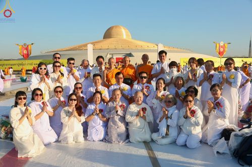 ภาพ No.105373:พิธีตักบาตรฉลองพระบวชใหม่ รุ่นบูชาธรรมมหาปูชนียาจารย์ และต้อนรับศักราชใหม่ วันจันทร์ที่ 1 มกราคม พ.ศ. 2567 ณ ลานธรรมพระมหาธรรมกายเจดีย์ วัดพระธรรมกาย