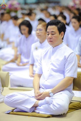 ภาพ No.139194:พิธีตักบาตร , พิธีบูชาข้าวพระ ณ ห้องแก้วสารพัด 1 สภาธรรมกายสากล วัดพระธรรมกาย วันอาทิตย์ต้นเดือนที่ 2 มิถุนายน พ.ศ. 2567