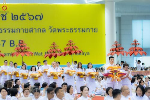 ภาพ No.167831:พิธีทอดกฐิน และ พิธีกรานกฐิน ในวันอาทิตย์ที่ 3 พฤศจิกายน พ.ศ. 2567 ณ วัดพระธรรมกาย จ.ปทุมธานี