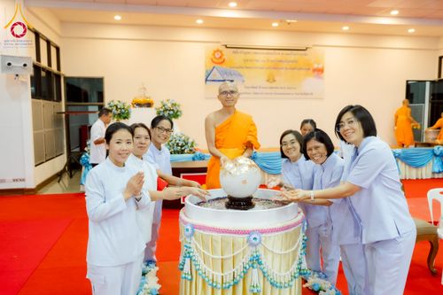 ภาพ No.221504:วันอาทิตย์ที่ 27 เมษายน พ.ศ. 2568 พิธีเจริญพระพุทธมนต์สมโภชดวงแก้วธรรมชัย เนื่องในโอกาสบูชาธรรม 81 ปีหลวงพ่อธัมมชโย อัญเชิญประดิษฐานเนื่องในโอกาสสถาปนาวัดพระธรรมกายไอซ์แลนด์ ณ อาคารปลูกศรัทธา 1 วัดพระธรรมกาย อำเภอคลองหลวง จังหวัดปทุมธานี