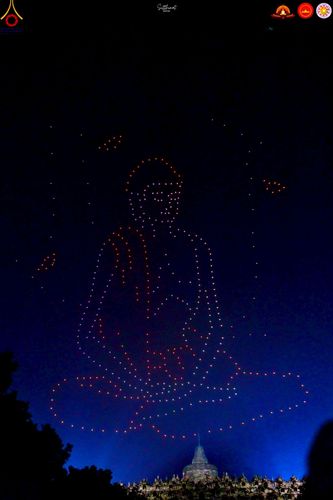 ภาพ No.224607:วันจันทร์ที่ 12 พฤษภาคม พ.ศ. 2568  ชาวพุทธในอินโดนีเซีย ร่วมฉลองวิสาขบูชาจุดประทีปกว่า 200,000 ดวง ณ พระมหาเจดีย์บรมพุทโธ  เจริญพุทธมนต์ถวาย “พระวชิรเกล้าเจ้าอยู่หัว”