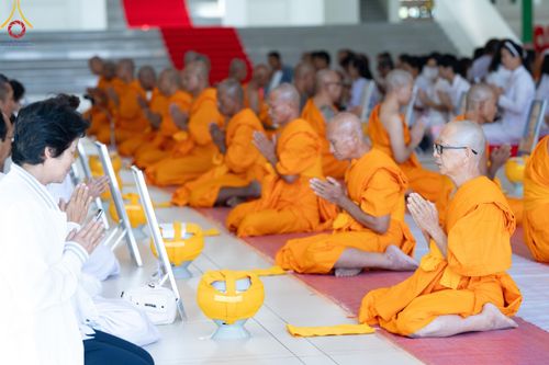 ภาพ No.199799:โครงการอุปสมบทหมู่บูชาธรรม 116 ปี คุณยายอาจารย์มหารัตนอุบาสิกาจันทร์ ขนนกยูง โครงการอุปสมบทหมู่ธรรมทายาท ระดับอุดมศึกษา รุ่นที่ 51 ภาคฤดูหนาว  ณ โบสถ์พระไตรปิฏก วัดพระธรรมกาย จ.ปทุมธานี  วันที่ 11 มกราคม พ.ศ. 2568 โดยมีพระครูปลัดรัตนวีรวัฒน์ เจ้าอาวาสวัด