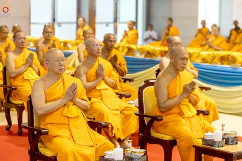 ภาพ No.233897:วันเสาร์ที่ 19 กรกฎาคม พ.ศ.2568 วันมหารำลึก ครั้งที่ 35 พิธีรำลึกถึงนักสร้างบารมี , พิธีสวดพระพุทธมนต์ , พิธีทอดผ้าบังสกุลและถวายไทยธรรม วัดพระธรรมกาย