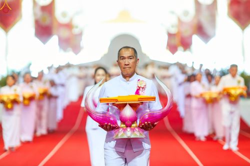 ภาพ No.240823:วันพุธที่ 27 สิงหาคม พ.ศ. 2568 พิธีทอดผ้าป่าเพื่อสร้างอาคาร  82 ปี หลวงพ่อธัมมชโย สมทบกฐินวัดพระธรรมกาย และกฐิน 30,000 วัดทั่วประเทศ ครั้งที่ 1