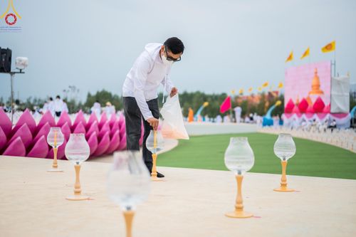 ภาพ No.119806:V.19 แกล้วกล้า การเตรียมงาน เก็บงาน การรับบุญของเจ้าหน้าที่หน่วยงานต่างๆ เพื่อโครงการธรรมยาตรา กตัญญูบูชามหาปูชนียาจารย์ พระมงคลเทพมุนี (สด จนฺทสโร) พระผู้ปราบมาร อนุสรณ์สถาน 7 แห่ง ปีที่ 12 ระหว่างวันที่ 2 - 31 มกราคม พ.ศ.2567