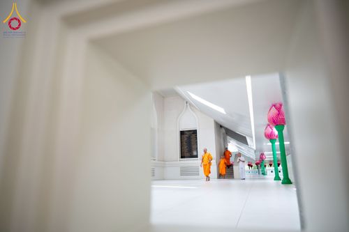 ภาพ No.244912:วันเสาร์ที่ 6 กันยายน พ.ศ. 2568 พิธีถวายบาตร บรรพชา อุปสมบทของนาคธรรมทายาท โครงการอุปสมบทหมู่บูชาธรรมครบรอบ 108 ปี  วันครูผู้ค้นพบวิชชาธรรมกาย ณ โบสถ์พระไตรปิฎก วัดพระธรรมกาย