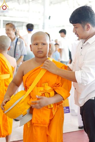 ภาพ No.215900:วันเสาร์ที่ 5 เมษายน พ.ศ. 2568 พิธีขอบรรพชา พิธีขอสรณคมน์และศีล  พิธีขอนิสสัย พิธีถวายบาตร ในโครงการบรรพชาสามเณรฟื้นฟูพระพุทธศาสนาทั่วไทย , โครงการหน่อแก้วเปรียญธรรม รุ่นที่ 13 ,  โครงการสามเณรยุวธรรมทายาท รุ่นที่ 33 , โครงการสามเณรมัชฌิมธรรมทายาท รุ่นที