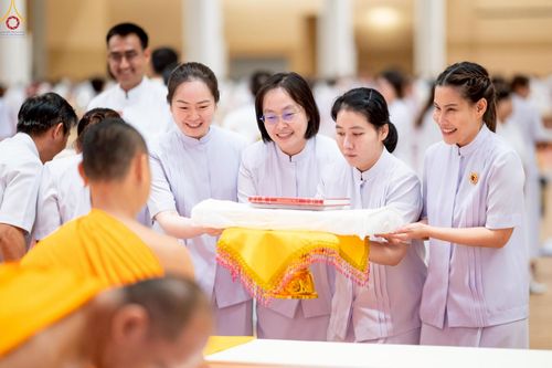 ภาพ No.228448:วันอาทิตย์ที่ 8 มิถุนายน พ.ศ. 2568 พิธีถวายทุนสนับสนุนพระไตรปิฎกฉบับธรรมชัย และอนุรักษ์คัมภีร์โบราณ ณ ห้องแก้วสารพัดนึก 2 วัดพระธรรมกาย