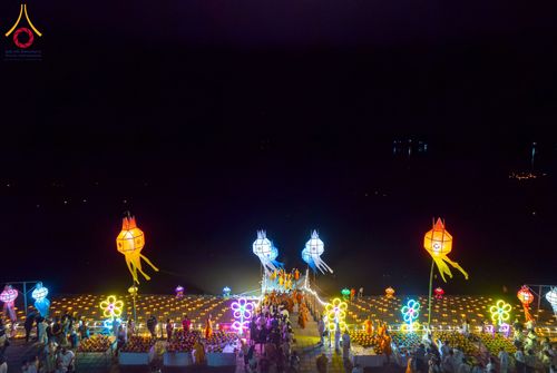 ภาพ No.266230:วันพุธที่ 5 พฤศจิกายน พ.ศ. 2568 (วันพระ ขึ้น 15 ค่ำ เดือน 12) พิธีจุดประทีปโคมลาน, โคมลอย และลอยกระทง ถวายประทีปเป็นพุทธบูชา สร้างความสว่างไสวให้กับแผ่นดินด้วยแสงธรรม ณ พุทธอุทยานนานาชาติ จังหวัดหนองคาย