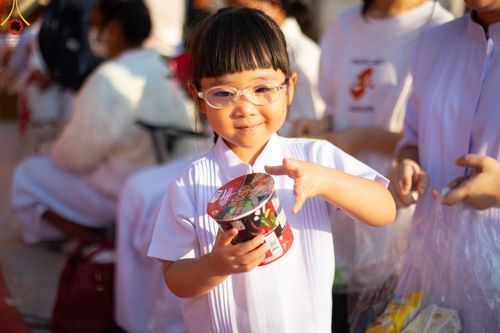 ภาพ No.193086:พิธีตักบาตรพระธรรมยาตรา ณ อนุสรณ์สถานคลองบางนางแท่น อ.สามพราน จ.นครปฐม ในโครงการธรรมยาตรา กตัญญูบูชา มหาปูชนียาจารย์ พระมงคลเทพมุนี(สด จนฺทสโร) พระผู้ปราบมาร อนุสรณ์สถาน 7 แห่ง ปีที่ 13 วันที่ 11 มกราคม พ.ศ.2568