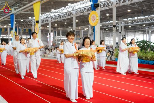 ภาพ No.134432:พิธีทอดผ้าป่าสมทบ มหาสังฆทาน 10,000 วัด ทั่วไทย วันอาทิตย์ต้นเดือนที่ 7 เมษายน พ.ศ.2567 ณ ห้องแก้วสารพัดนึก 1 สภาธรรมกายสากล  วัดพระธรรมกาย จ.ปทุมธานี