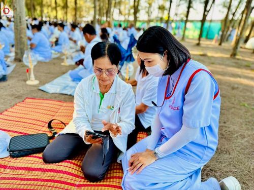 ภาพ No.301421:ภาพเบื้องหลังอาสาสมัครรวมใจ ชุดที่ 4 ในโครงการธรรมยาตรา กตัญญูบูชา มหาปูชนียาจารย์ พระมงคลเทพมุนี(สด จนฺทสโร) พระผู้ปราบมาร อนุสรณ์สถาน 7 แห่ง ปีที่ 14