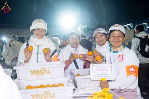 ภาพ No.292223:วันที่ 11 มกราคม พ.ศ. 2569 พิธีถวายภัตตาหารเป็นสังฆทาน แด่พระธรรมยาตรา ในโครงการธรรมยาตรา กตัญญูบูชา มหาปูชนียาจารย์ พระมงคลเทพมุนี(สด จนฺทสโร) พระผู้ปราบมาร อนุสรณ์สถาน 7 แห่ง ปีที่ 14 ณ  อนุสรณ์สถานลำดับที่ 2  สถานที่ตั้งมโนปณิธานบวชตลอดชีวิต อนุสรณ์สถ