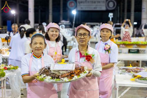 ภาพ No.303650:วันที่ 27 มกราคม พ.ศ. 2569 พิธีถวายภัตตาหารเป็นสังฆทาน แด่พระธรรมยาตรา ณ วัดพระธรรมกาย  จังหวัดปทุมธานี ในโครงการธรรมยาตรา กตัญญูบูชา มหาปูชนียาจารย์ พระมงคลเทพมุนี(สด จนฺทสโร) พระผู้ปราบมาร อนุสรณ์สถาน 7 แห่ง ปีที่ 14