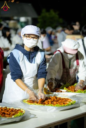 ภาพ No.293439:วันที่ 13 มกราคม พ.ศ. 2569 พิธีถวายภัตตาหารเป็นสังฆทาน แด่พระธรรมยาตรา ณ อนุสรณ์สถานมหาวิหารพระมงคลเทพมุนี (โลตัสแลนด์) อ.สองพี่น้อง จ.สุพรรณบุรี ในโครงการธรรมยาตรา กตัญญูบูชา มหาปูชนียาจารย์ พระมงคลเทพมุนี(สด จนฺทสโร) พระผู้ปราบมาร อนุสรณ์สถาน 7 แห่ง ปี