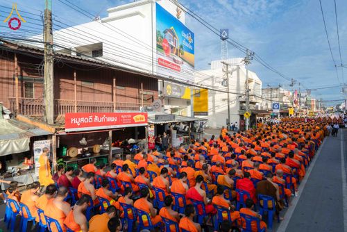 ภาพ No.336870:วันเสาร์ที่ 27 มิถุนายน 2569 พิธีตักบาตรพระ 1,345 รูป  ณ ข่วงสันกำแพง อำเภอสันกำแพง จังหวัดเชียงใหม่