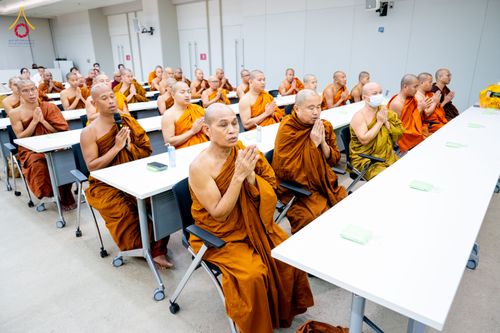 ภาพ No.323355:หลวงพ่อทัตตชีโว รองเจ้าอาวาสวัดพระธรรมกาย ถวายการต้อนรับปฏิสันถารคณะสงฆ์จากประเทศศรีลังกา